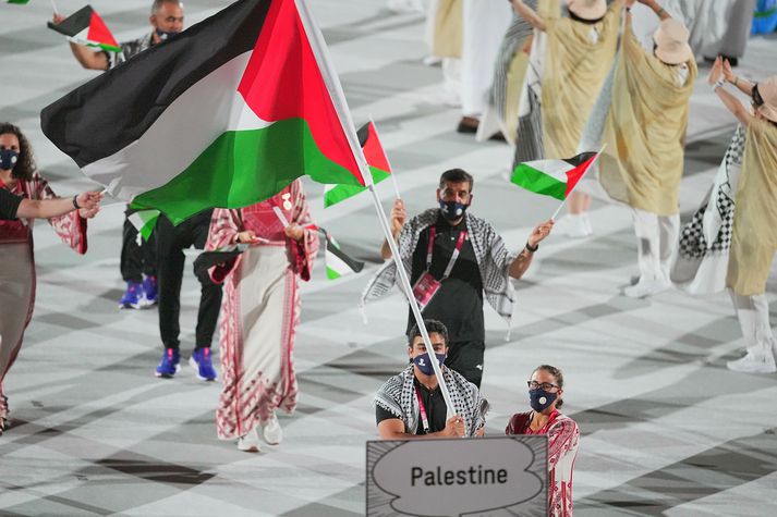 Palestínumenn ganga hér inn á Ólympíuleikvanginn í setningarhátíð leikanna í Tókyó 2021.