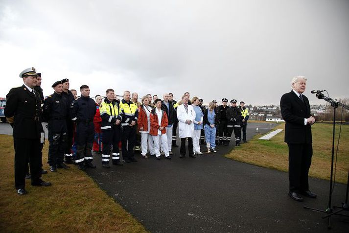 Fórnarlamba umferðarslysa var minnst við bráðamóttöku Landspítalans í Fossvogi í gærmorgun. Viðar Magnússon tók til máls á athöfninni.
Mynd/Einar Magnússon
