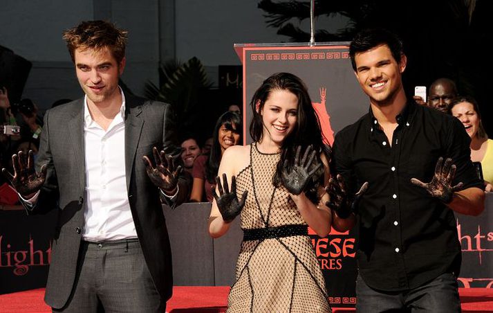 Robert Pattinson, Kristen Stewart og Taylor Lautner stilla sér upp fyrir ljósmyndara. Nordicphotos/Getty