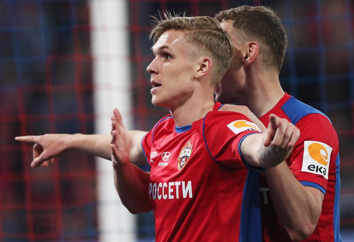 Arnór fagnar marki í búningi CSKA.