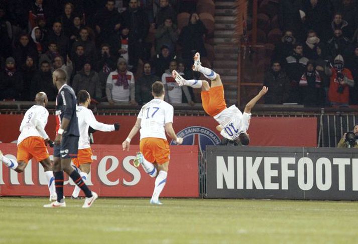 Younes Belhanda fagnar marki sínu gegn PSG í febrúar.
