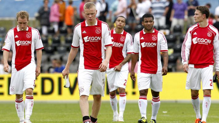 Christian Eriksen og Kolbeinn Sigþórsson ganga af velli með félögum sínum i Ajax.