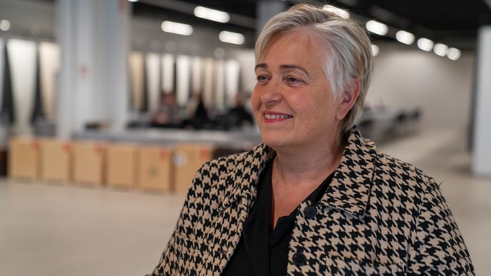 Sigríður Kristinsdóttir sýslumaður á höfuðborgarsvæðinu segir að ef til vill eigi kjósendur erfiðara með að ákveða sig nú vegna fjölda frambjóðenda en árið 2020 þegar aðeins voru tveir í framboði.
