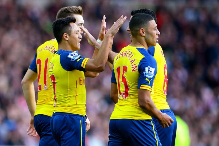Alexis Sanchez fagnar með félögum sínum