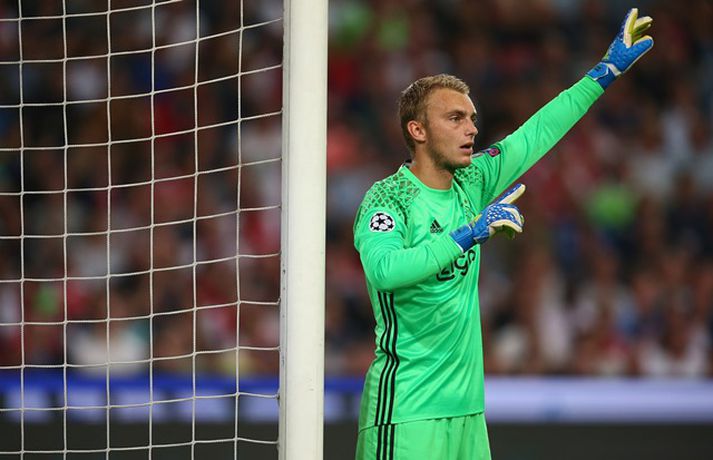 Cillessen kemur til Barcelona frá Ajax.