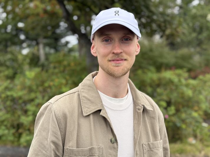 Hlynur Andrésson ætlar að slá brautarmetið í Reykjavíkurmaraþoninu um næstu helgi. Metið er mánuði eldra en hann sjálfur. 