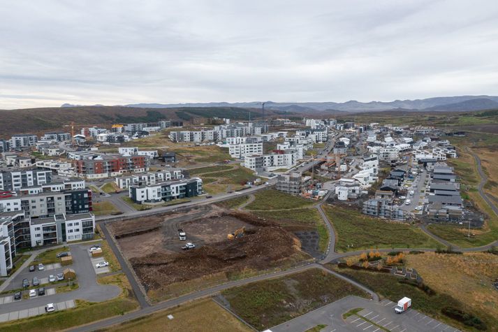Virði lands hefur aukist víða á síðustu áratugum og gengur nú í auknum mæli kaupum og sölum. 