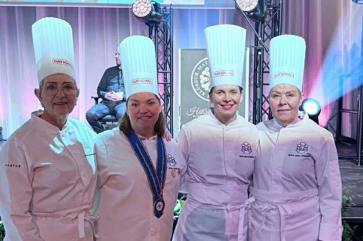 Stofnmeðlimir elduðu saman á galakvöldverði Klúbbs matreiðslumeistara. 