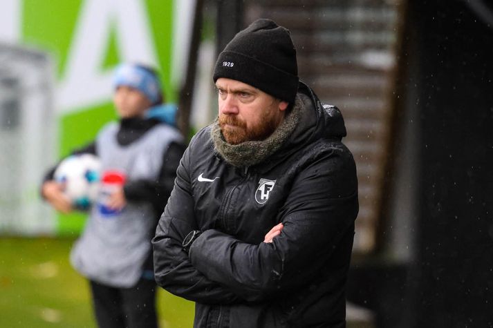 Guðni Eiríksson, þjálfari FH, á hliðarlínunni í leik kvöldsins