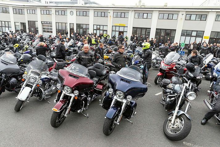 Hópur mótorhjólamanna ætlar að aka frá Korputorgi að Kjalarnesi klukkan 19 á mánudaginn, og stöðva þar á báðum akreinum í stutta stund.