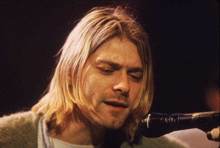 Cobain var háður ýmsum efnum og féll fyrir eigin hendi árið 1994
