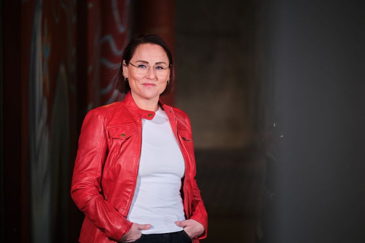Þóranna K. Jónsdóttir AI leiðbeinandi gefur okkur fullt af góðum ráðum og hugmyndum um það hvernig við getum nýtt okkur gervigreindina í auknum mæli í vinnunni. En það skiptir miklu máli að fylgja eftir leiðbeiningunum hennar um hvernig.