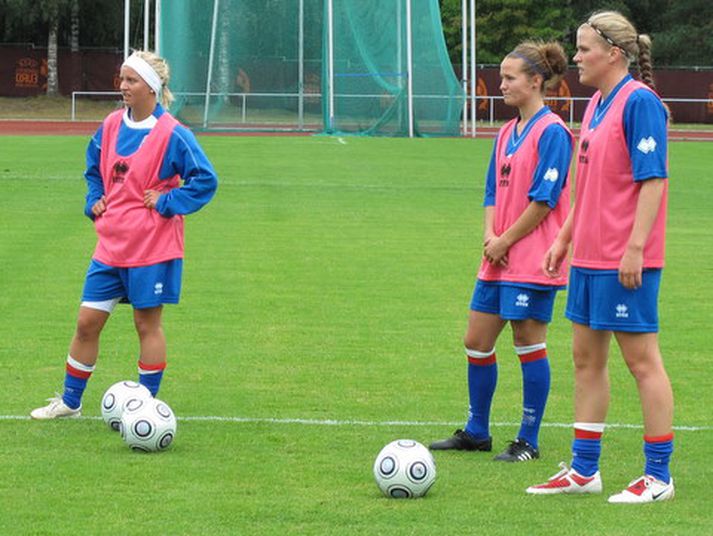 Katrín Ómarsdóttir á æfingu með íslenska landsliðinu á EM í Finnlandi.