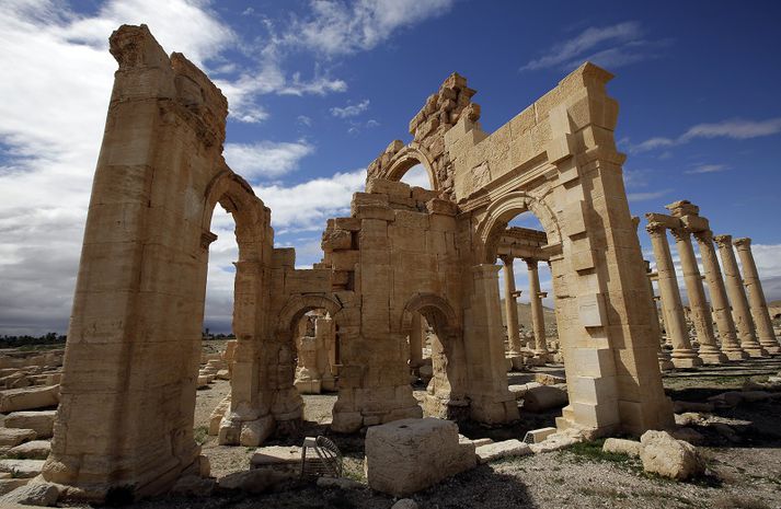 Eyðilögðu fornt hof í borginni Palmyra, sem er á heimsminjaskrá UNESCO. Hér má sjá hofið áður en það var sprengt.
