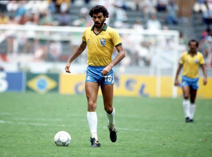 Socrates í leik með Brasilíu á HM 1986.