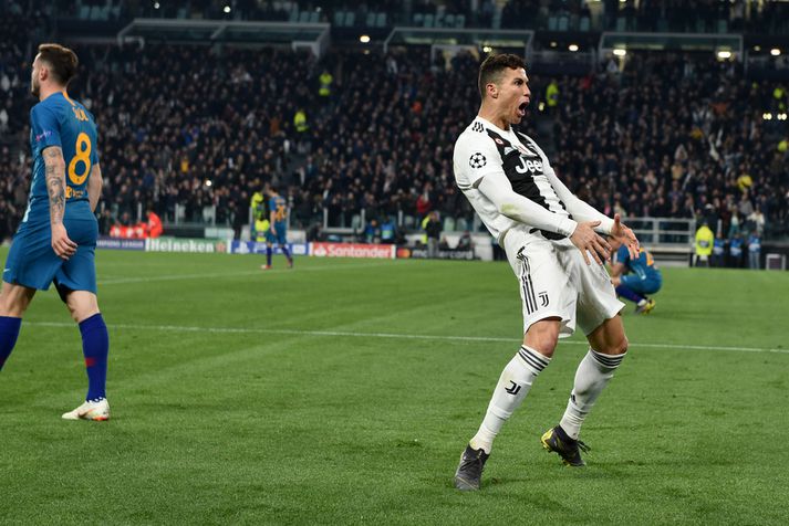 Cristiano Ronaldo fagnar í gær.