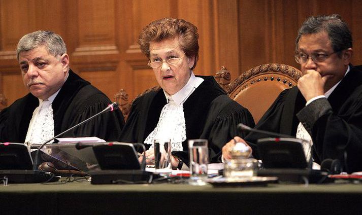 Dómarar Alþjóðadómstólsins.
Hik er komið á Króata eftir úrskurðinn gegn Serbíu.