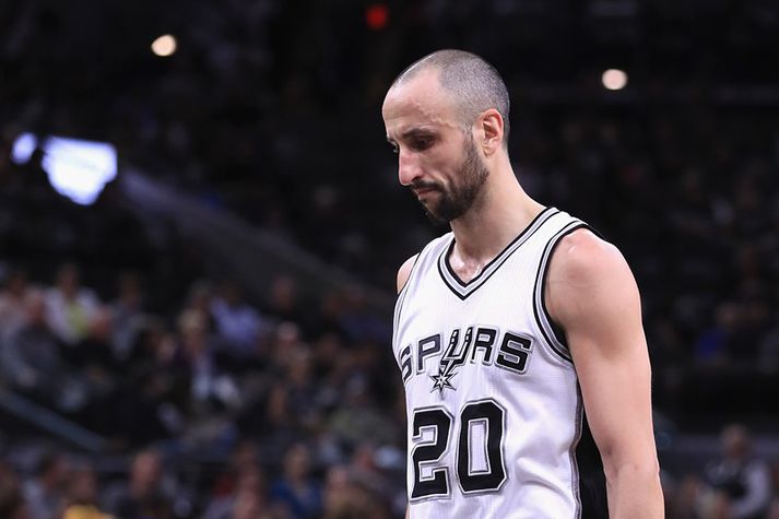 Ginobili var svekktur er hann gekk af vellinum í nótt.