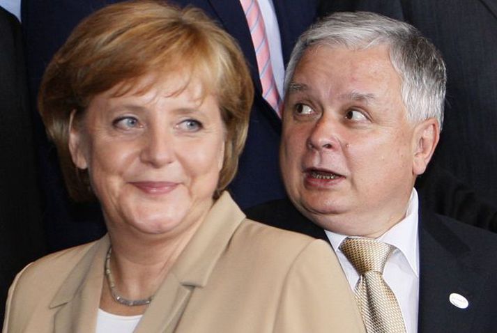 Merkel og Kaczynski í brussel Sátu á rökstólum megnið af gærdeginum.