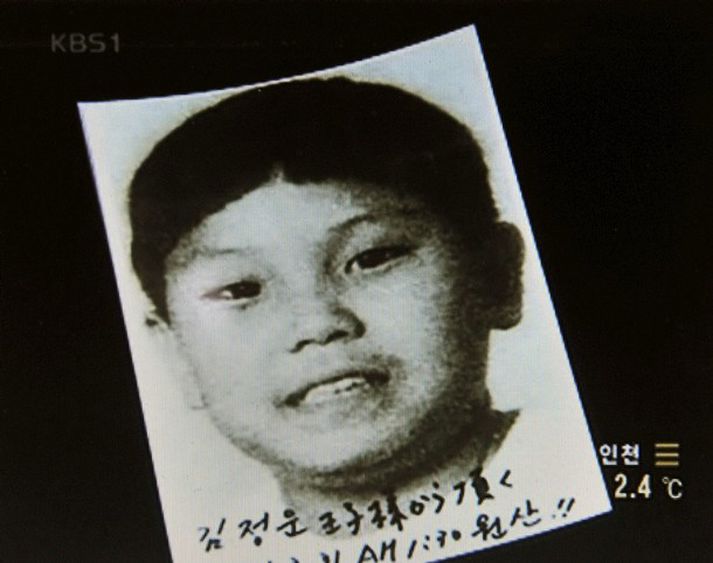 Eina myndin sem til er af drengnum, sem kallaður er Ungi leiðtoginn. Pabbi hans er kallaður ástkæri leiðtoginn og afinn er ávallt kallaður leiðtoginn mikli.