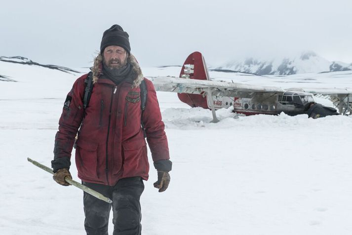 Mads Mikkelsen kemst í hann krappan.