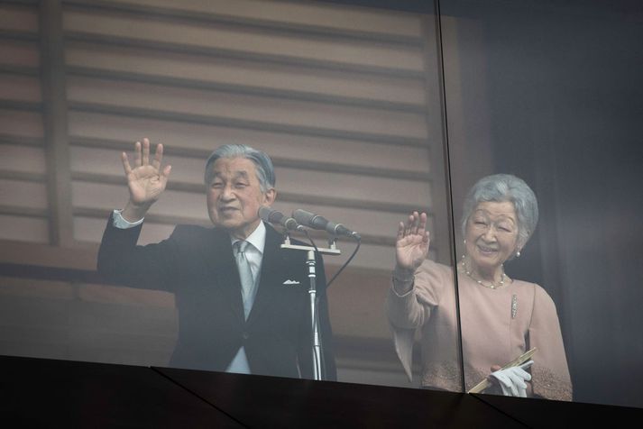 Michiko keisaraynja og Akihito keisari í afmælisveislunni.