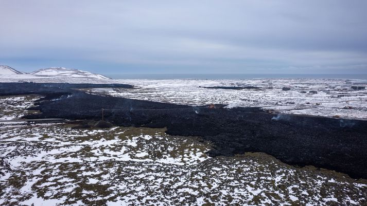 Vinna við að leggja lögnina í hrauninu gengur vel. Myndin er úr safni.