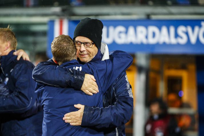 Lars Lagerback fagnar hér stiginu gegn Kasakstan.
