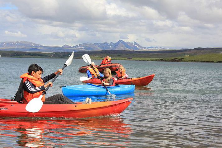 Hjálparstarf kirkjunnar býður barnafjölskyldum í sumarbúðir við Úlfljótsvatn.