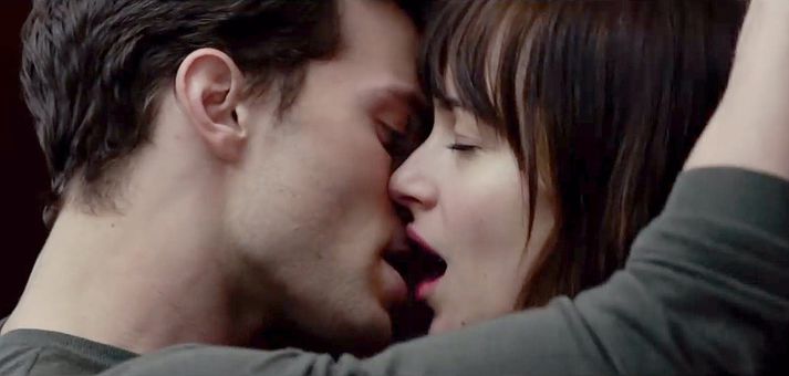 Jamie Dornan og Dakota Johnson í hlutverkum sínum.