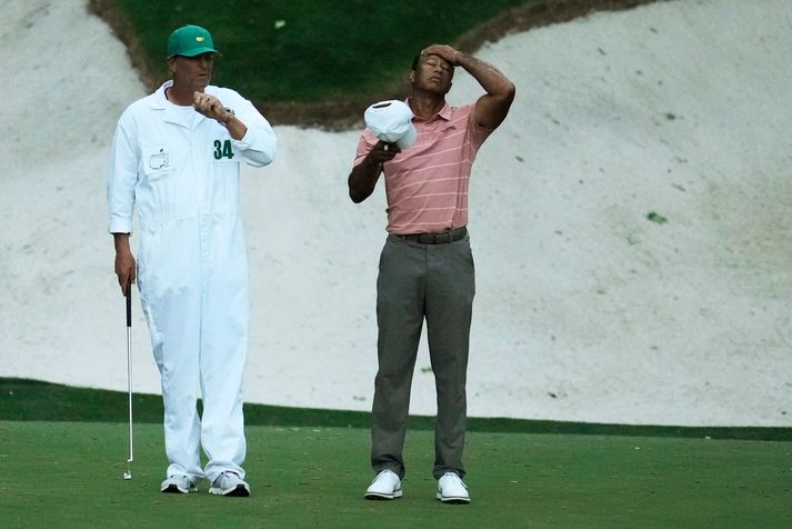 Það mun reyna á skrokk Tiger Woods á öðrum degi Mastersmótsins í golfi.
