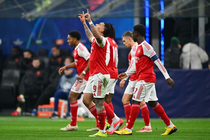 Gabriel Jesus fagnar öðru marka sinna í 3-1 sigri Arsenal á San Siro í kvöld.
