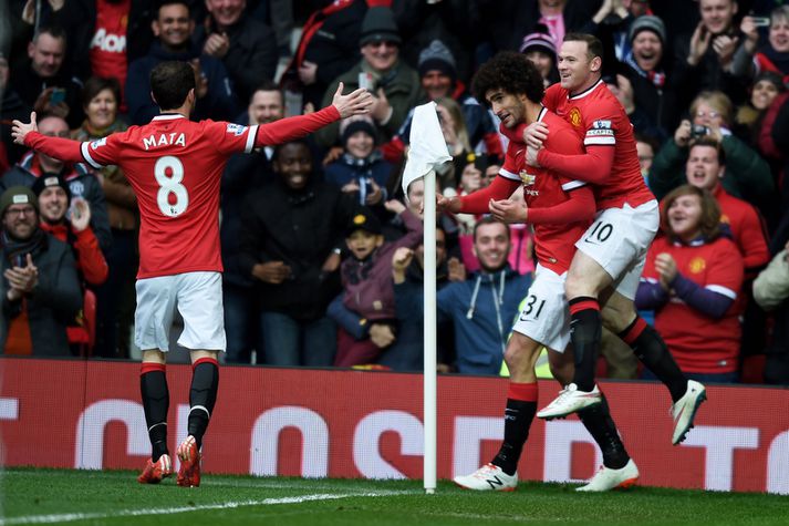 Marouane Fellaini, Juan Mata og Wayne Rooney fagna marki Fellaini.