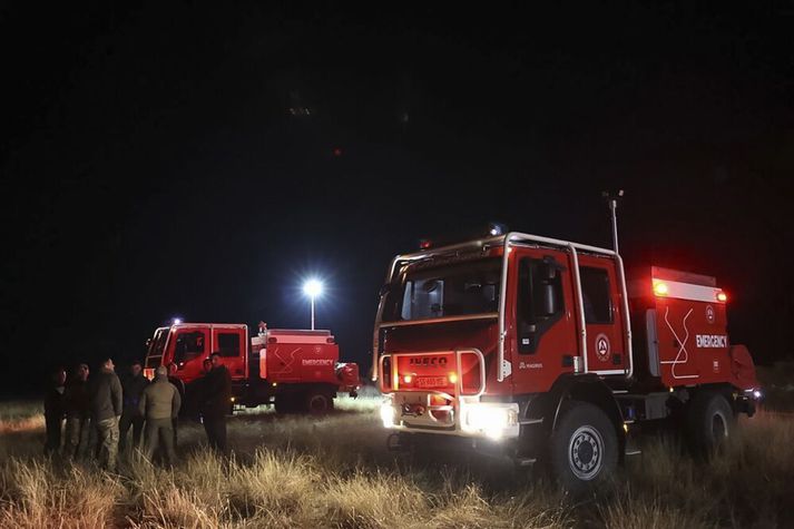 Tyrkneskir fjölmiðlar greina frá því að brak úr vélinni hafi fundist á stóru svæði. 