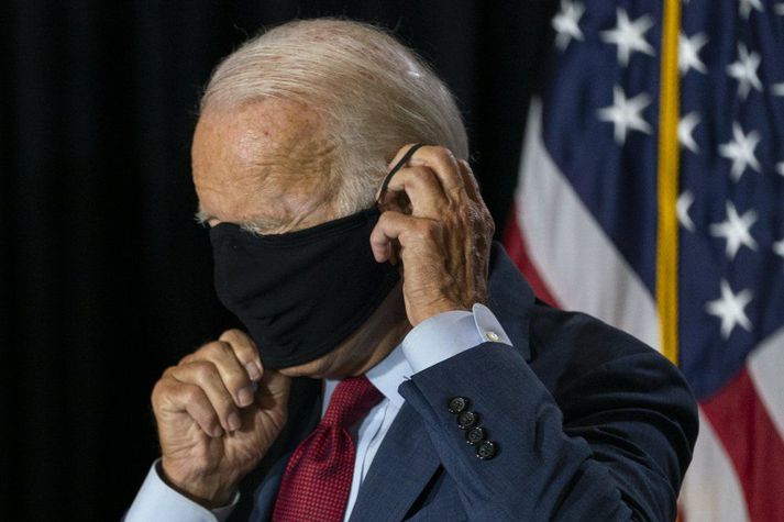 Joe Biden, forsetaframbjóðandi Demókrata, með grímu.