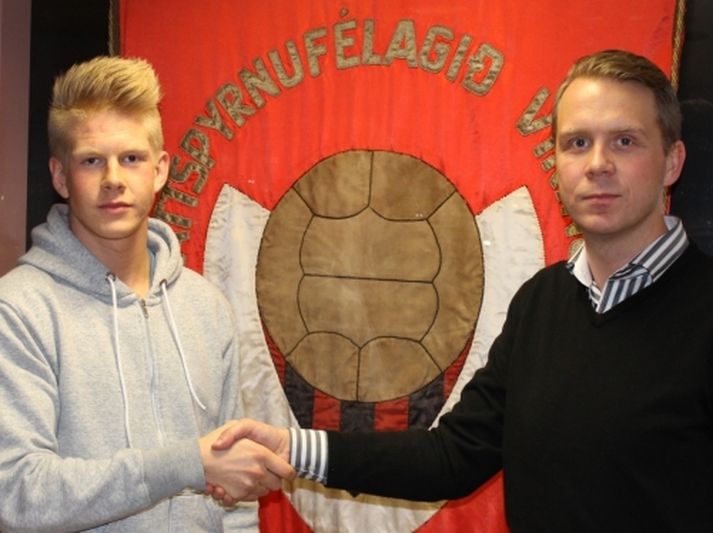 Viktor ásamt Heimi Gunnlaugssyni, formanni meistaraflokksráðs Víkings.