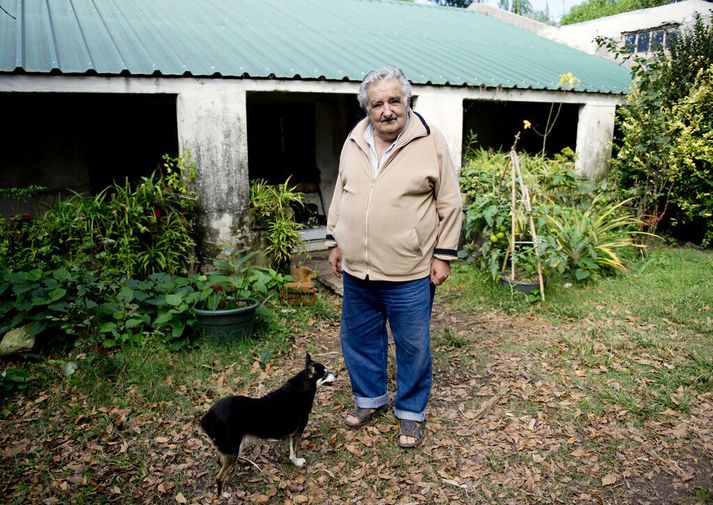Jose „Pepe“ Mujica fyrir utan heimili sitt í útjaðri Montevideo árið 2014. 