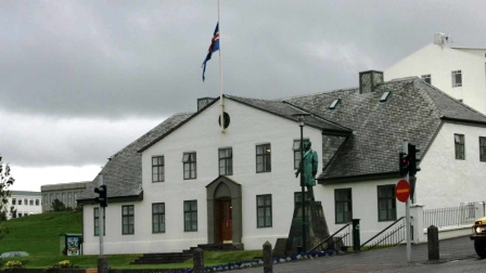 Lögreglan kölluð að stjórnarráðinu - Vísir