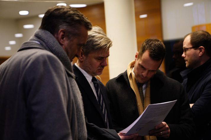 Lögmenn Neytendasamtakanna fara yfir dóminn rétt eftir dómsuppsögu.