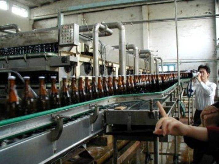 Bjór í framleiðslu. Myndin er úr safni.