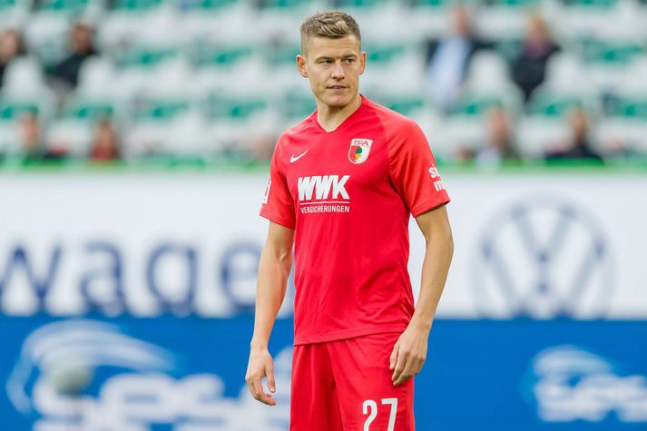 VfL Wolfsburg v FC Augsburg - Bundesliga WOLFSBURG, GERMANY - OCTOBER 04: (BILD ZEITUNG OUT) Alfred Finnbogason of FC Augsburg looks on during the Bundesliga match between VfL Wolfsburg and FC Augsburg at Volkswagen Arena on October 4, 2020 in Wolfsburg, Germany. (Photo by Mario Hommes/DeFodi Images via Getty Images)