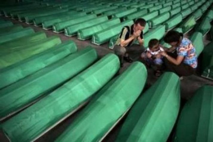 Líkamsleifar fórnarlamba frá Srebrenica sumarið 1995.
