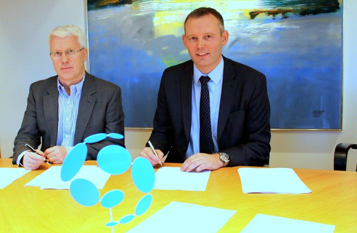 Við undirskrift samningins á milli Símans og Farice.