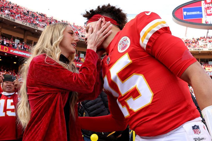 Patrick Mahomes og Brittany Matthews saman á leik hjá Kansas City Chiefs.