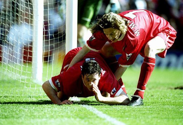 Robbie Fowler og eitt hans frægasta fagn.