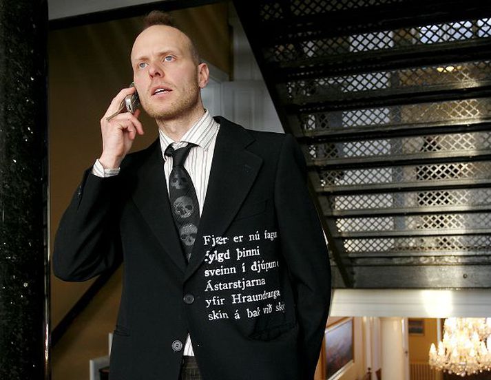 Jón Sæmundur gaf honum bindið eftir að hann þurfti að beygja sig undir hefðina um að karlar á þingi bæru bindi.