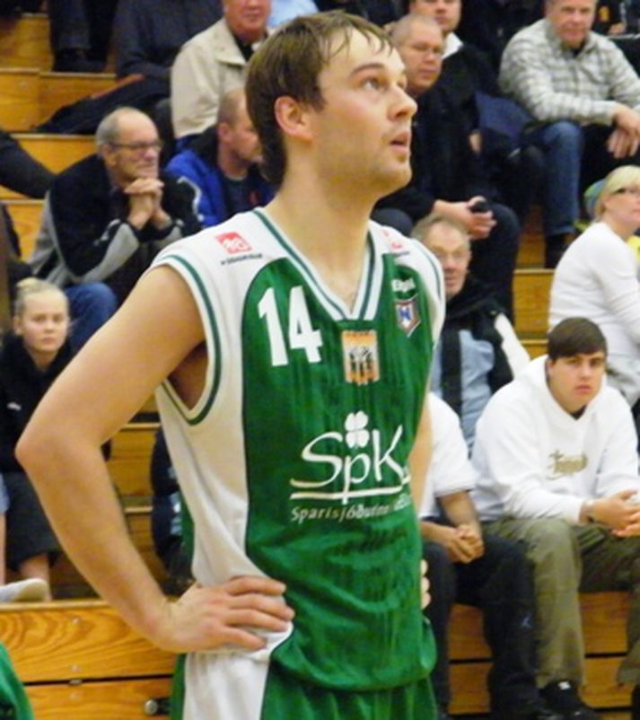Logi Gunnarsson sneri sig á ökkla í gær og gat lítið beitt sér í síðari hálfleiknum