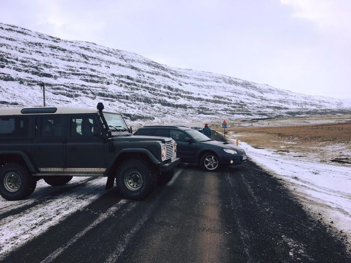 Vegurinn er lokaður.