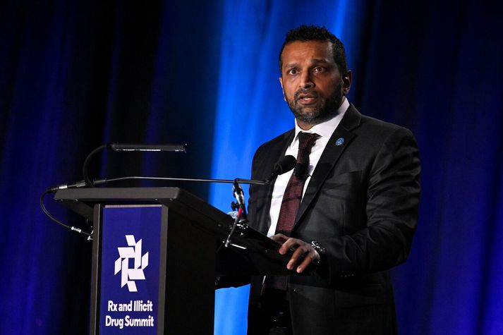 Kash Patel fer fram á fúlgur fjár vegna greinar þar sem haft er eftir ónafngreindum heimildarmönnum að hann sé drykkfelldur og óráðanlegur í starfi, svo eitthvað sé nefnt.