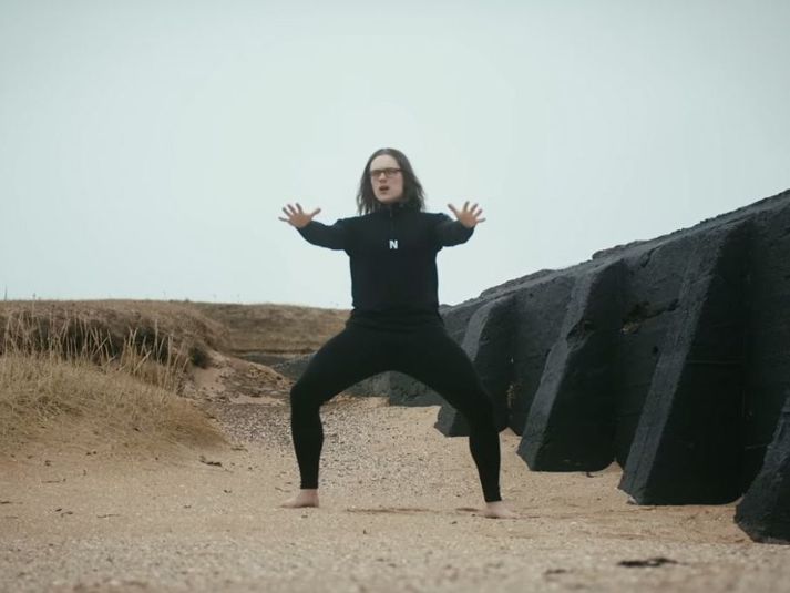 Leikarinn Aron Már Ólafsson fer með hlutverk Jörgens, leiðtoga The Nebulae samtakanna.